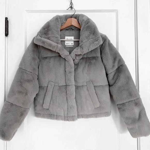 Abercrombie & Fitch Soft Gray Faux Fur Mini Puffer Jacket - Picture 3 of 7